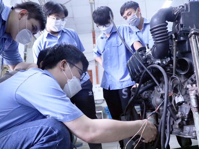 Nhiều trường cao đẳng, trung cấp dạy học sau Tết sớm hơn mọi năm 2-3 tuần - Ảnh 1.
