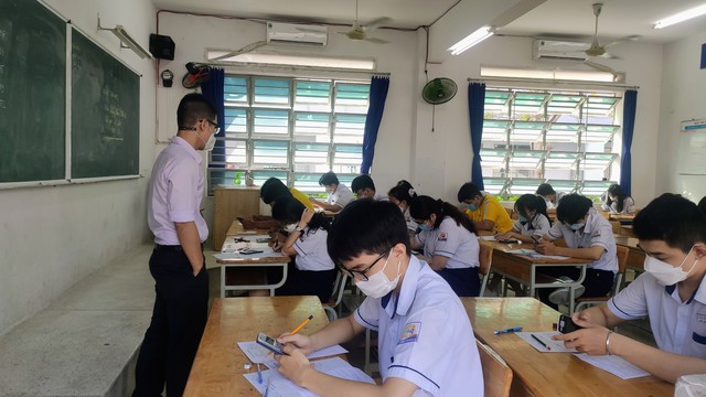 Giáo viên TP.HCM nhận quà Tết Nguyên đán 1,5 triệu đồng/người - Ảnh 1.