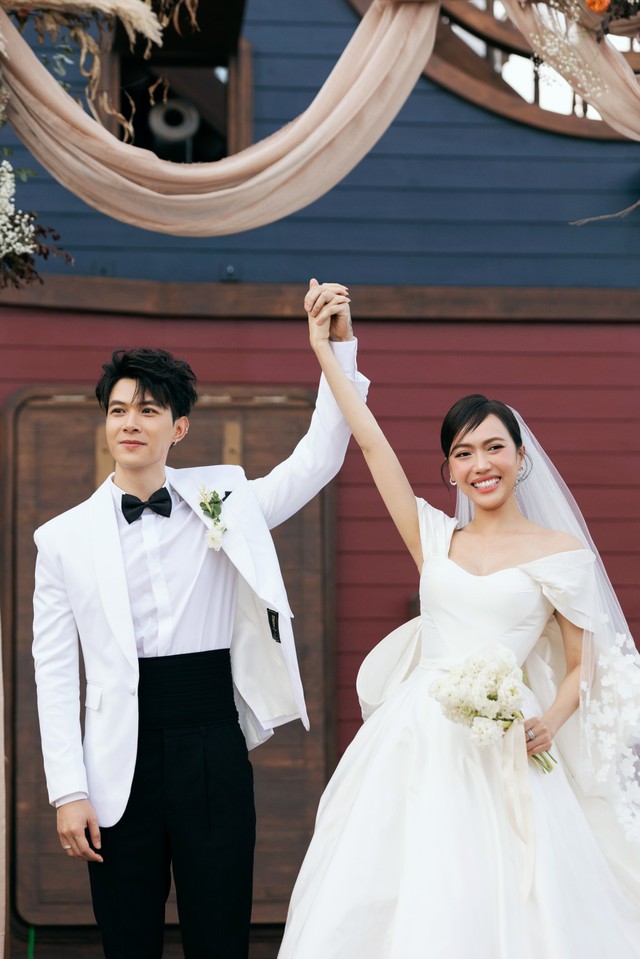 Ý nghĩa đặc biệt tấm tôn khách ký tên chúc mừng đám cưới Diệu Nhi - Anh Tú - Ảnh 5.