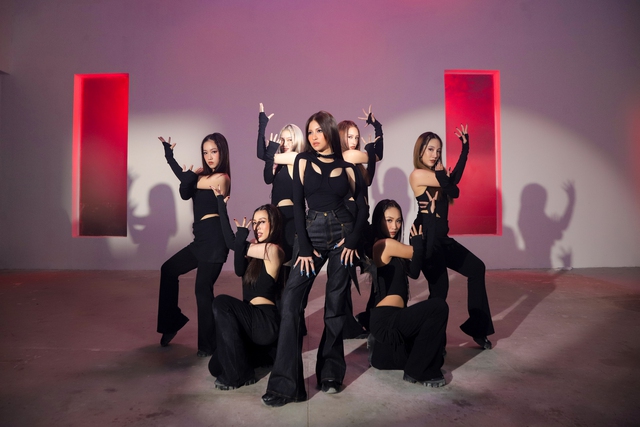 Chủ nhân ca khúc ‘Người ấy là ai’ chính thức debut - Ảnh 2.