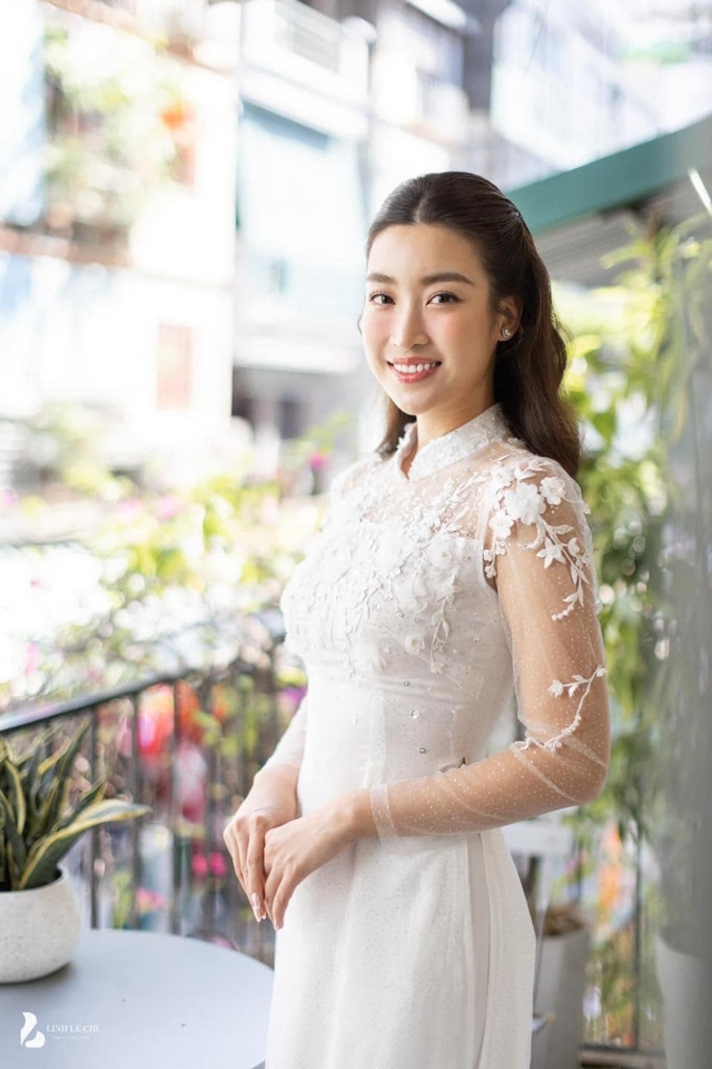 Đẳng cấp gia đình tỉ phú: Đón con dâu hoa hậu bằng xích lô! - Ảnh 5.