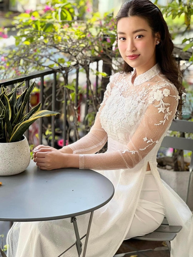 Đẳng cấp gia đình tỉ phú: Đón con dâu hoa hậu bằng xích lô! - Ảnh 6.