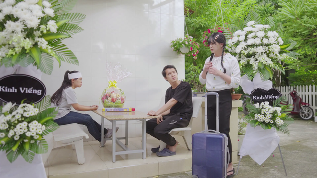 Hết làm cô giáo, giúp việc nhà, Duy Khánh làm nhân viên salon tóc - Ảnh 2.