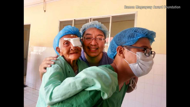 Định đến Việt Nam 3 tháng, bác sĩ Hattori đã đi 20 năm, đem lại ánh sáng cho gần 20.000 người - Ảnh 2.