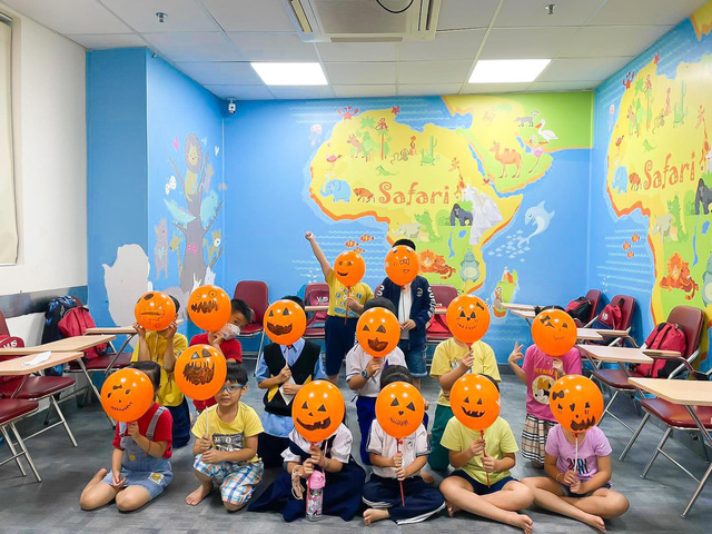 VUS mang không khí Halloween đến từng lớp học - Tuổi Trẻ Online