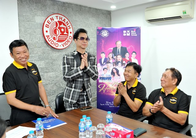 Ngọc Sơn phá lệ không tổ chức sinh nhật để hát tưởng nhớ nhạc sĩ Lam Phương - Ảnh 1.