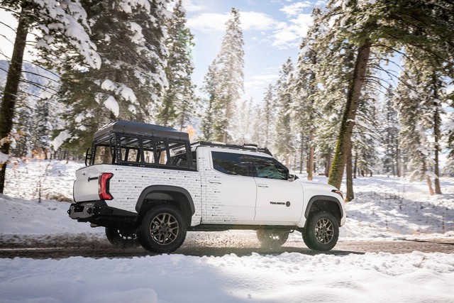 SUV và bán tải Toyota sắp có bản độ chính hãng, người mua bớt lo không đăng kiểm được - Ảnh 2.