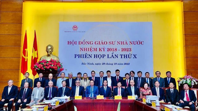 Chính thức công nhận 383 giáo sư, phó giáo sư năm 2022 - Ảnh 1.