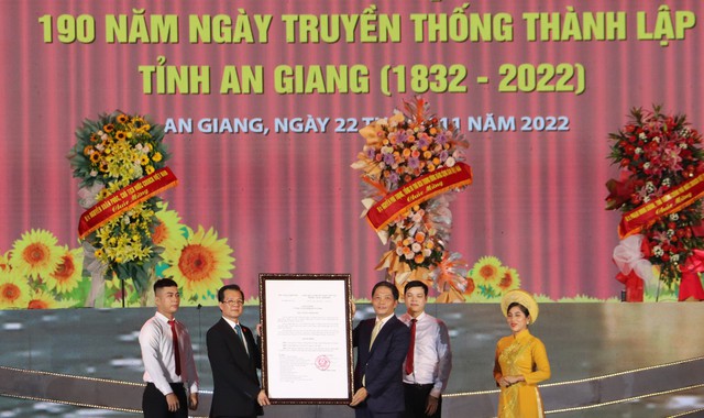 An Giang long trọng tổ chức kỷ niệm 190 năm ngày truyền thống - Ảnh 1.