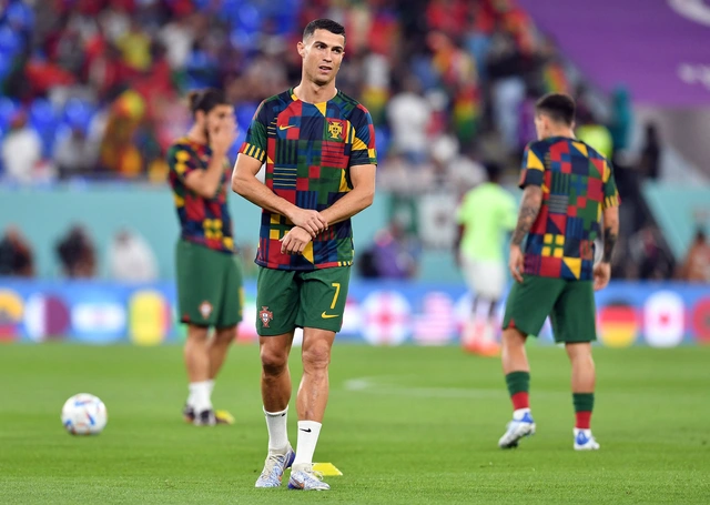 Xem hình ảnh Ronaldo khởi động trước trận gặp Ghana - Ảnh 2.