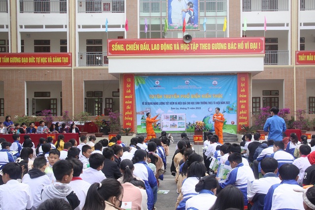Phổ biến kiến thức sử dụng điện cho hơn 3.000 giáo viên, học sinh - Ảnh 2.