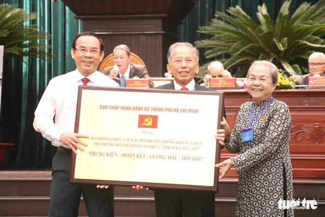 Bí thư Thành ủy Nguyễn Văn Nên dự Đại hội CLB Truyền thống kháng chiến - Ảnh 1.