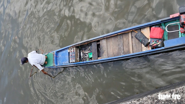 Xuyệt điện đánh bắt cá vẫn tung hoành trên kênh Nhiêu Lộc - Thị Nghè giữa ban ngày - Ảnh 5.