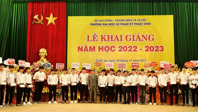 Toyota trao tặng 200 suất học bổng hỗ trợ sinh viên ngành kỹ thuật và âm nhạc 2022 - Ảnh 1.