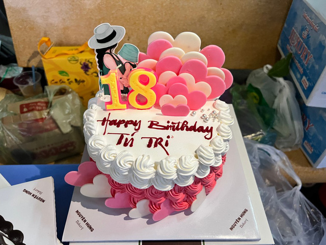 Diệp Bảo Ngọc thay Tú Tri thổi nến sinh nhật tại hậu trường Lật mặt 6 - Ảnh 5.