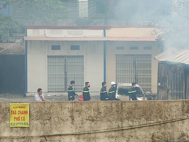 Cháy tại Sở Văn hóa và Thể thao Hà Nội, ô tô và nhà kho bị thiêu ...
