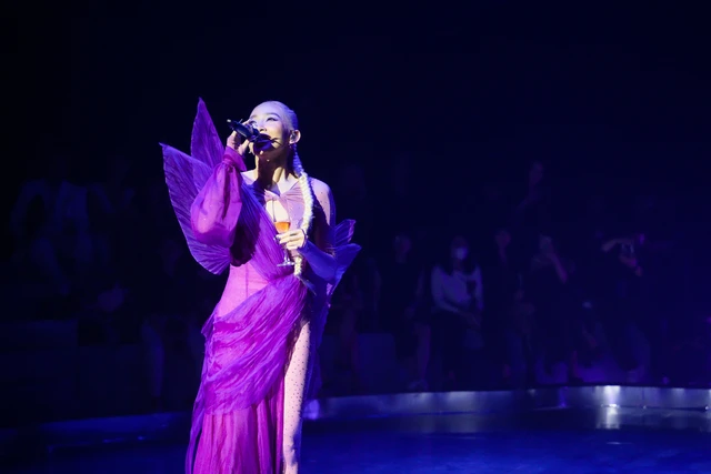 Vào top 1 iTunes ngay trong ngày ra mắt, Tóc Tiên - Hứa Kim Tuyền liền tung MV live ‘Nếu anh là em’ - Ảnh 2.