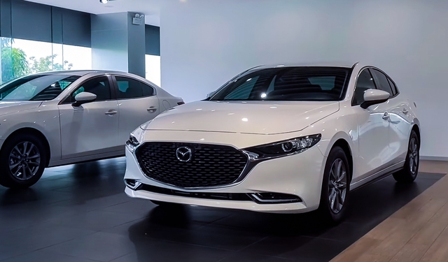 Đại lý ô tô đua giảm giá, bỏ bán bia kèm lạc nhiều mẫu hot: Có mẫu giảm tới 170 triệu đồng - Ảnh 1.