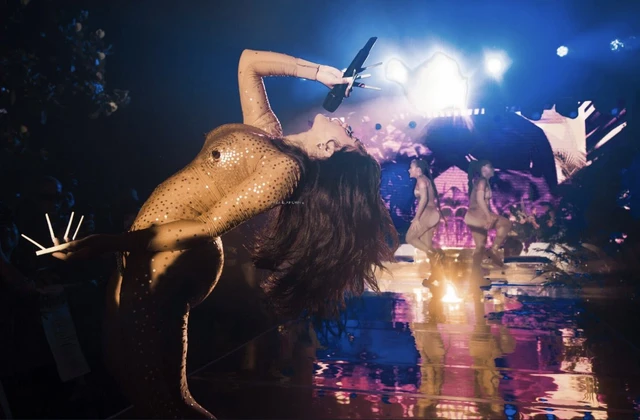 Xuất hiện 35 phút, Cardi B đã bỏ túi 1 triệu USD - Ảnh 2.
