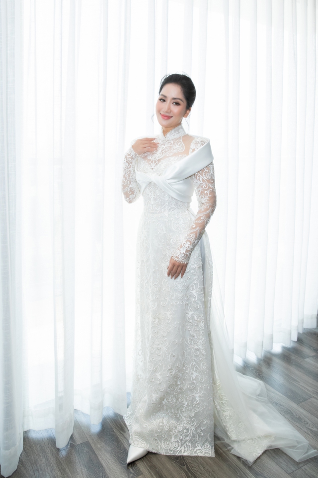 Khánh Thi - Phan Hiển nhận tiền, vàng trĩu tay ngày ăn hỏi - Ảnh 5.