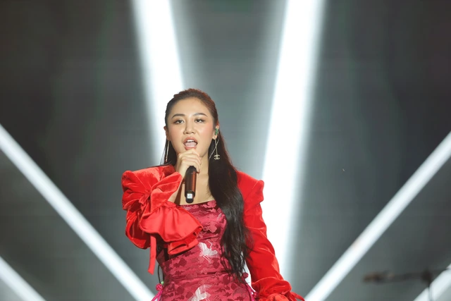 Văn Mai Hương xin phép khán giả đọc rap thay vì hát - Ảnh 2.