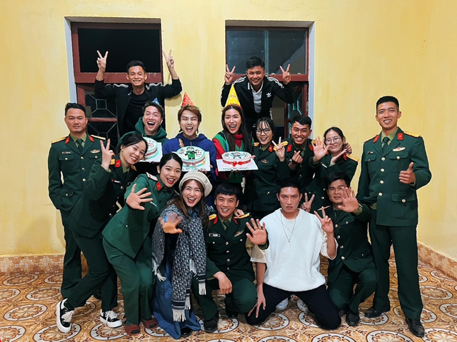 Dàn sao nhập ngũ ‘quẩy tới bến’ khi hội ngộ - Ảnh 9.