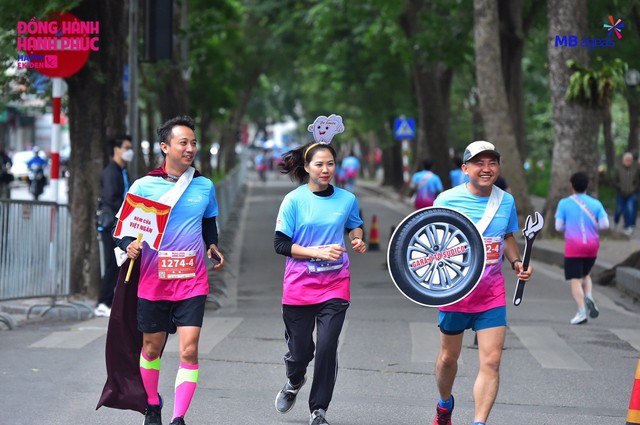 Giải chạy Happy Ekiden 2022: Đồng hành là hạnh phúc - Ảnh 2.