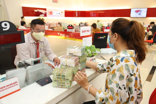 Đầu tư vào đâu vừa sinh lời vừa bảo toàn vốn giữa căng thẳng Nga - Ukraine? - Ảnh 1.