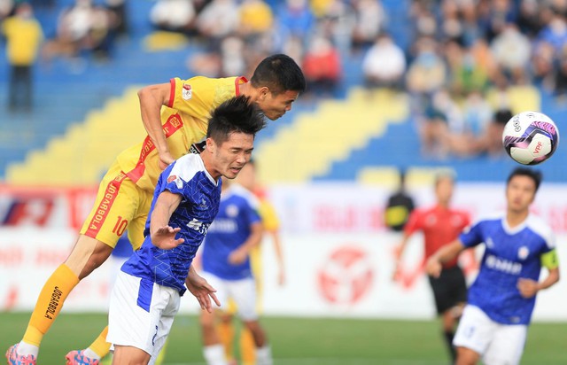 Vòng 4 V-League 2022: Hậu vệ Đà Nẵng ‘tặng quà” cho Thanh Hóa - Ảnh 2.