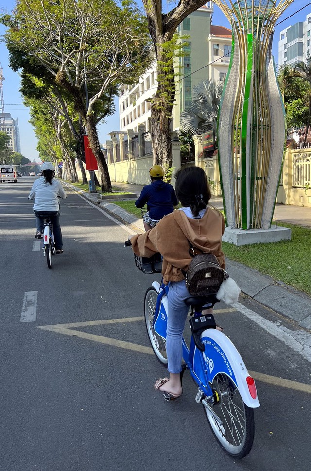Xăng tăng giá, cơ hội để thử xe buýt - Ảnh 1.