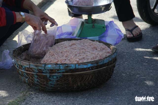 Đà Nẵng giám sát ruốc tươi sau khi phát hiện có trường hợp trộn phẩm màu... cho đẹp - Ảnh 2.
