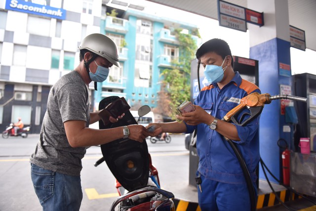 Giá xăng, dầu diesel giảm trên 3.000 đồng/lít từ 0h ngày 11-7 - Ảnh 1.