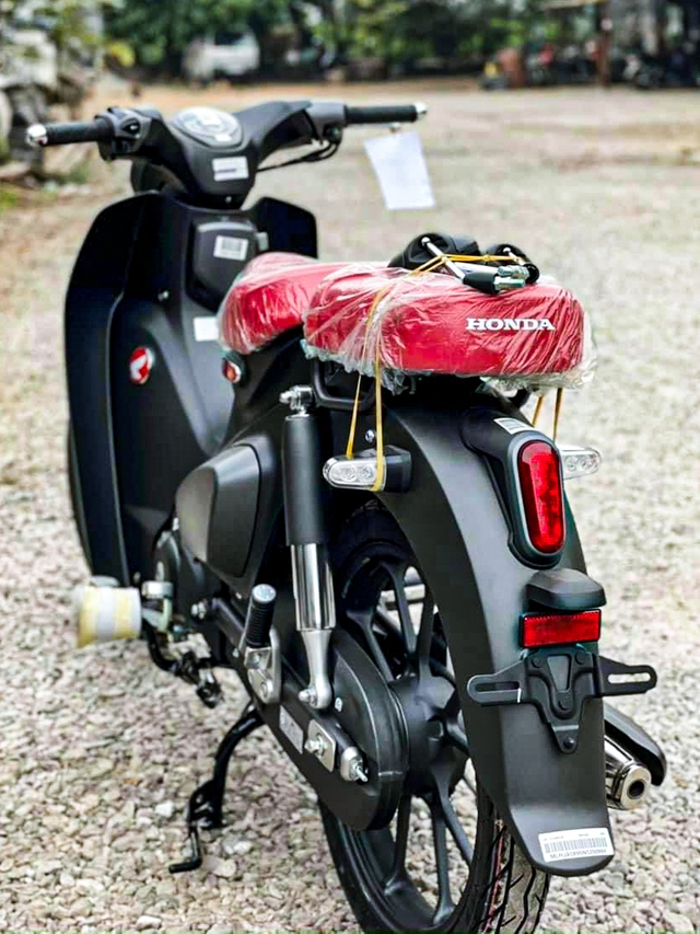 Xe máy Honda Cub C125 giá 150 triệu đồng tại Việt Nam