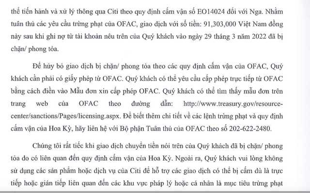 Chuyển tiền trong nước nhưng bị chặn hơn 1 tháng vì ngân hàng bị cấm vận - Ảnh 1.