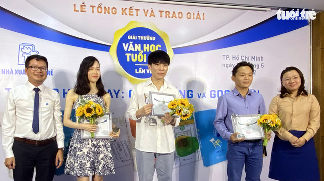 Vụn ký ức và Nửa lời chưa nói đoạt giải nhì Văn học tuổi 20 - Ảnh 2.