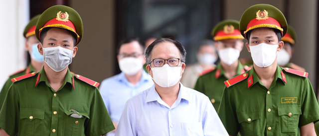 Tòa xử vụ bán rẻ cổ phần SADECO phải hoãn do 1 bị cáo mắc COVID-19 - Ảnh 1.