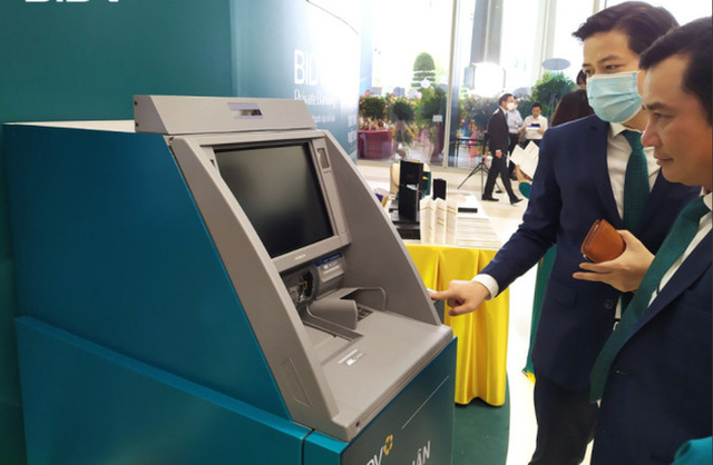 Rút tiền mặt tại máy ATM bằng căn cước công dân gắn chip chỉ trong vài giây - Ảnh 1.