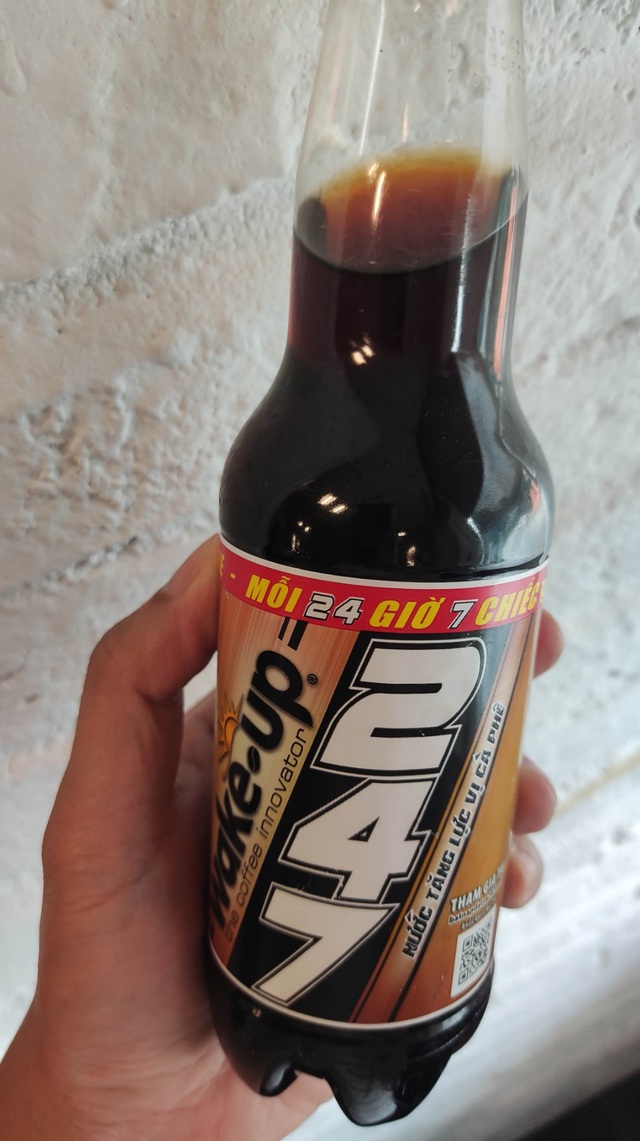 Vẫn là chai Wake-up 247 nhưng lạ lắm - Ảnh 1.