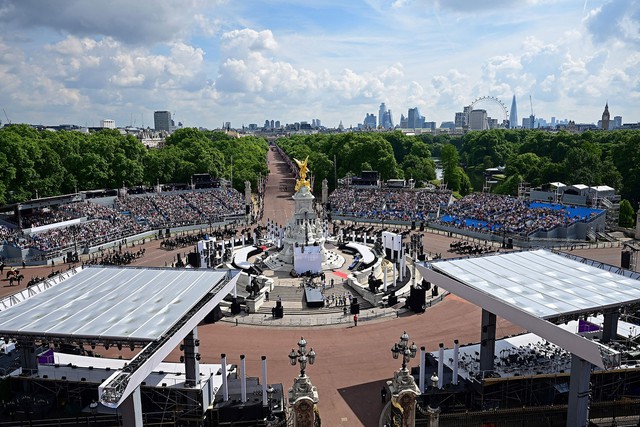 Hoành tráng đại lễ kỷ niệm 70 năm trị vì của Nữ hoàng Elizabeth II - Ảnh 9.