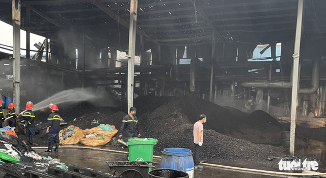 Cháy lớn tại Công ty sợi MeKong ở Khu công nghiệp Long Giang - Ảnh 2.