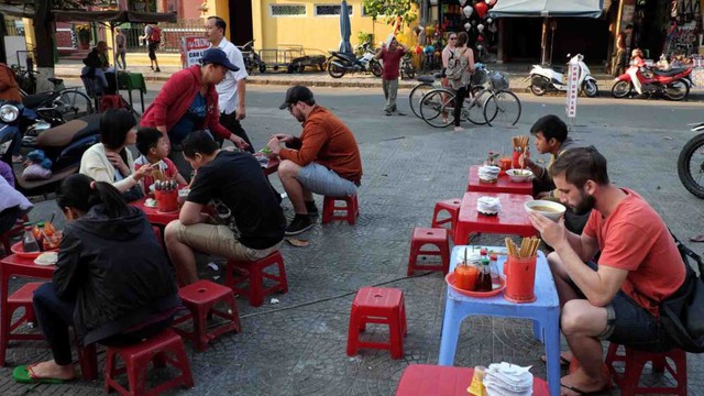 Học cách nước bạn lấy lại những vỉa hè bị đánh cắp - Ảnh 1.