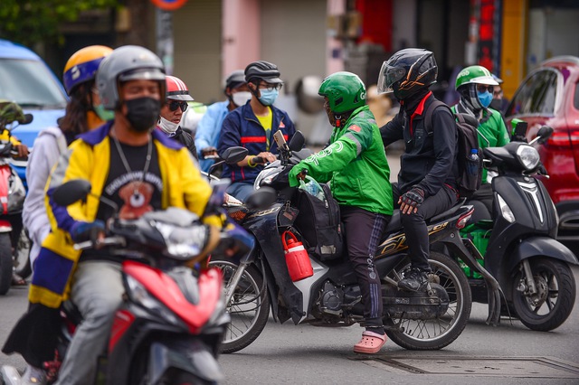 Mưa phụ phí từ hãng xe công nghệ: Chống độc quyền, chèn ép người tiêu dùng - Ảnh 1. Mưa phụ phí từ hãng xe công nghệ: Chống độc quyền, chèn ép người tiêu dùng - Ảnh 1.