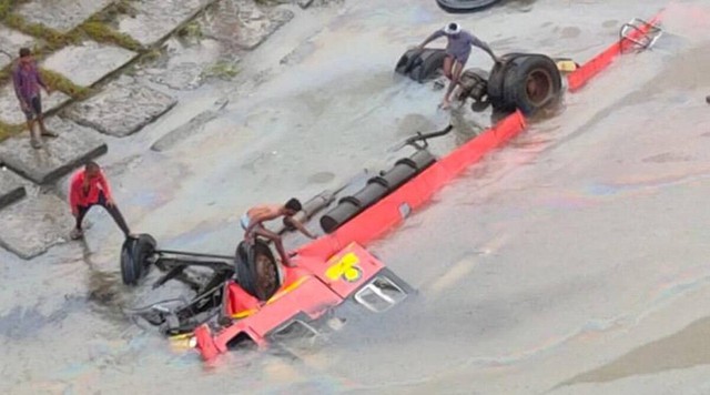 Một ngày 3 vụ tai nạn thảm khốc ở châu Á, 44 người chết, hàng chục người mất tích - Ảnh 1.