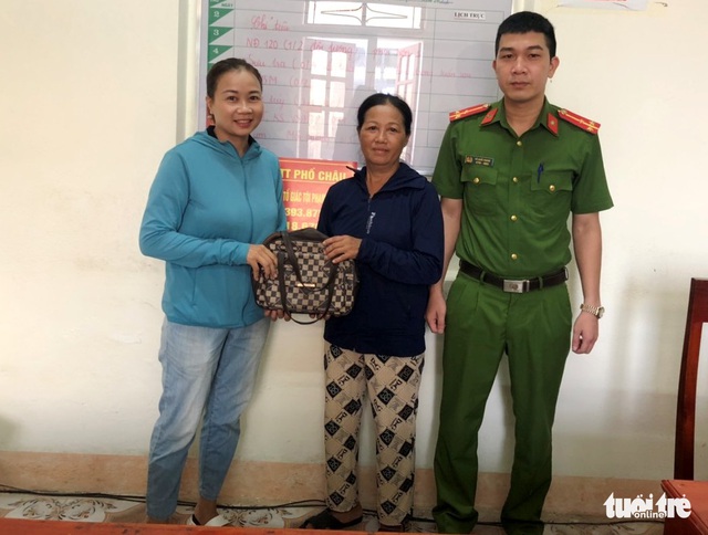 Nhặt được 30 triệu đồng cùng điện thoại, báo công an trả người đánh rơi - Ảnh 1.