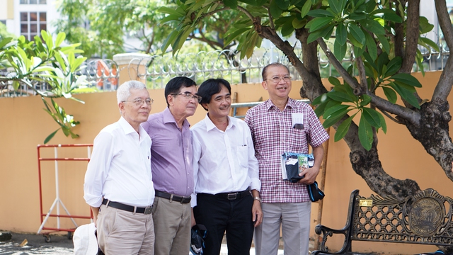 Nhiều bạn văn tưởng nhớ nhà văn, nhà báo Lê Văn Nghĩa - Ảnh 2.