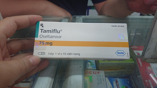 Ca bệnh cúm A gia tăng, loạn giá thuốc Tamiflu - Ảnh 1.