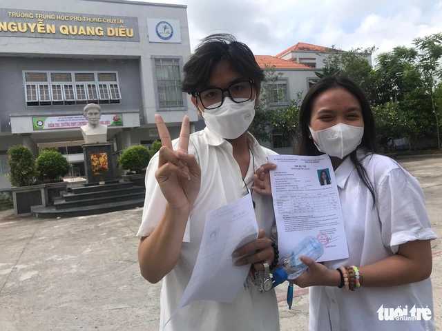 Thi tốt nghiệp THPT 2022: Đề văn ra Chiếc thuyền ngoài xa - Ảnh 11.