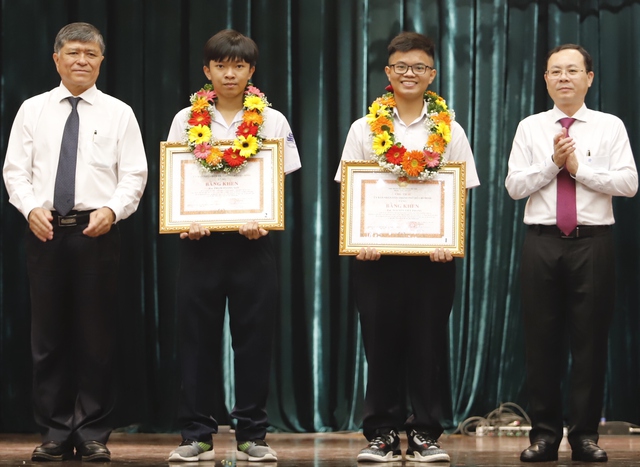 TP.HCM thưởng 200 triệu đồng cho học sinh đoạt HCV hóa học quốc tế - Ảnh 1.