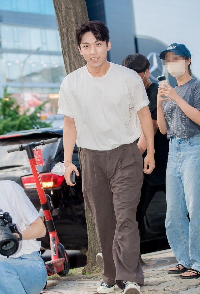 Kwon “Mánh Khóe” bị bố mắng vì đóng vai xấu tính trong ‘Nữ luật sư kỳ lạ Woo Young Woo’ - Ảnh 4.