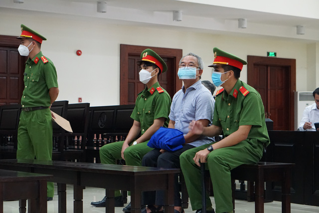 Vụ hoán đổi đất trái luật: Hoãn phiên tòa do bà Dương Thị Bạch Diệp nhập viện - Ảnh 1.